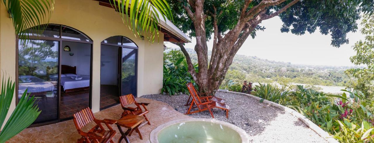 Lagunavista Villas Carate Exterior photo