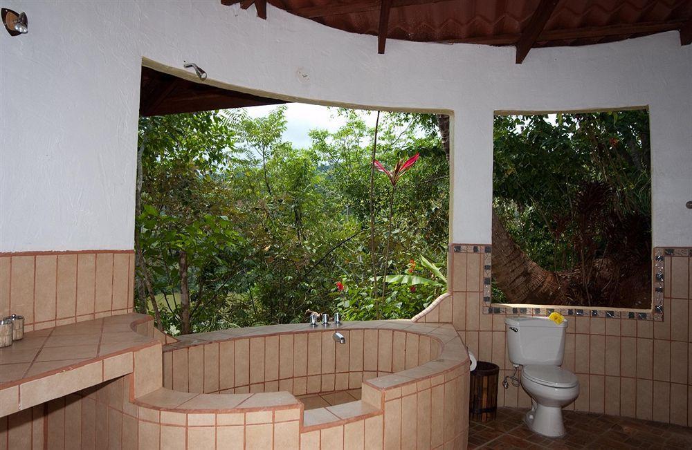 Lagunavista Villas Carate Exterior photo