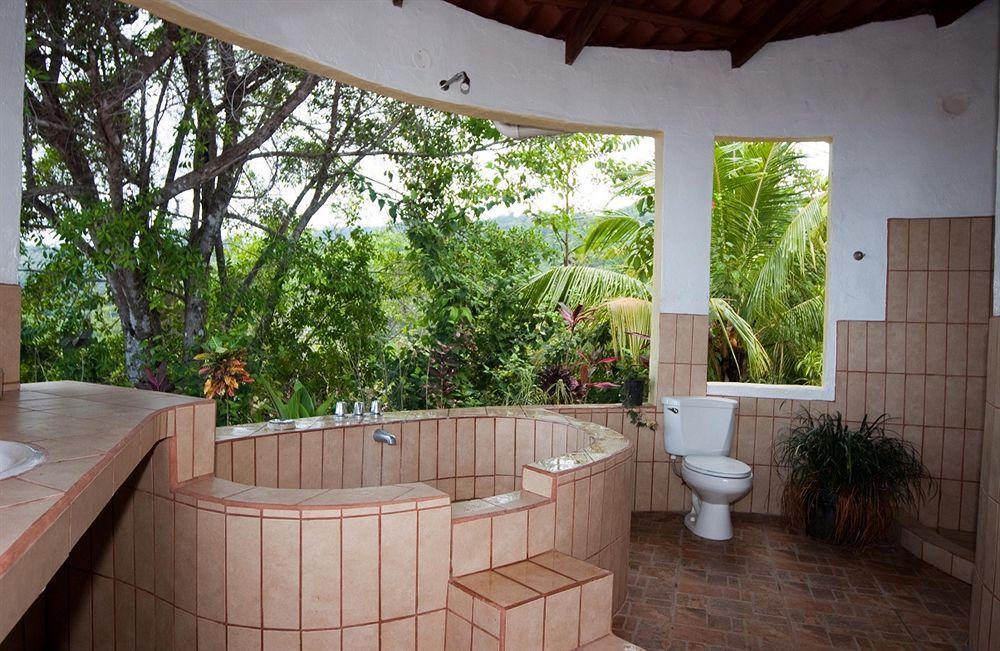 Lagunavista Villas Carate Exterior photo