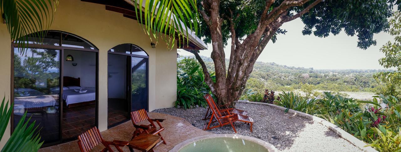 Lagunavista Villas Carate Exterior photo