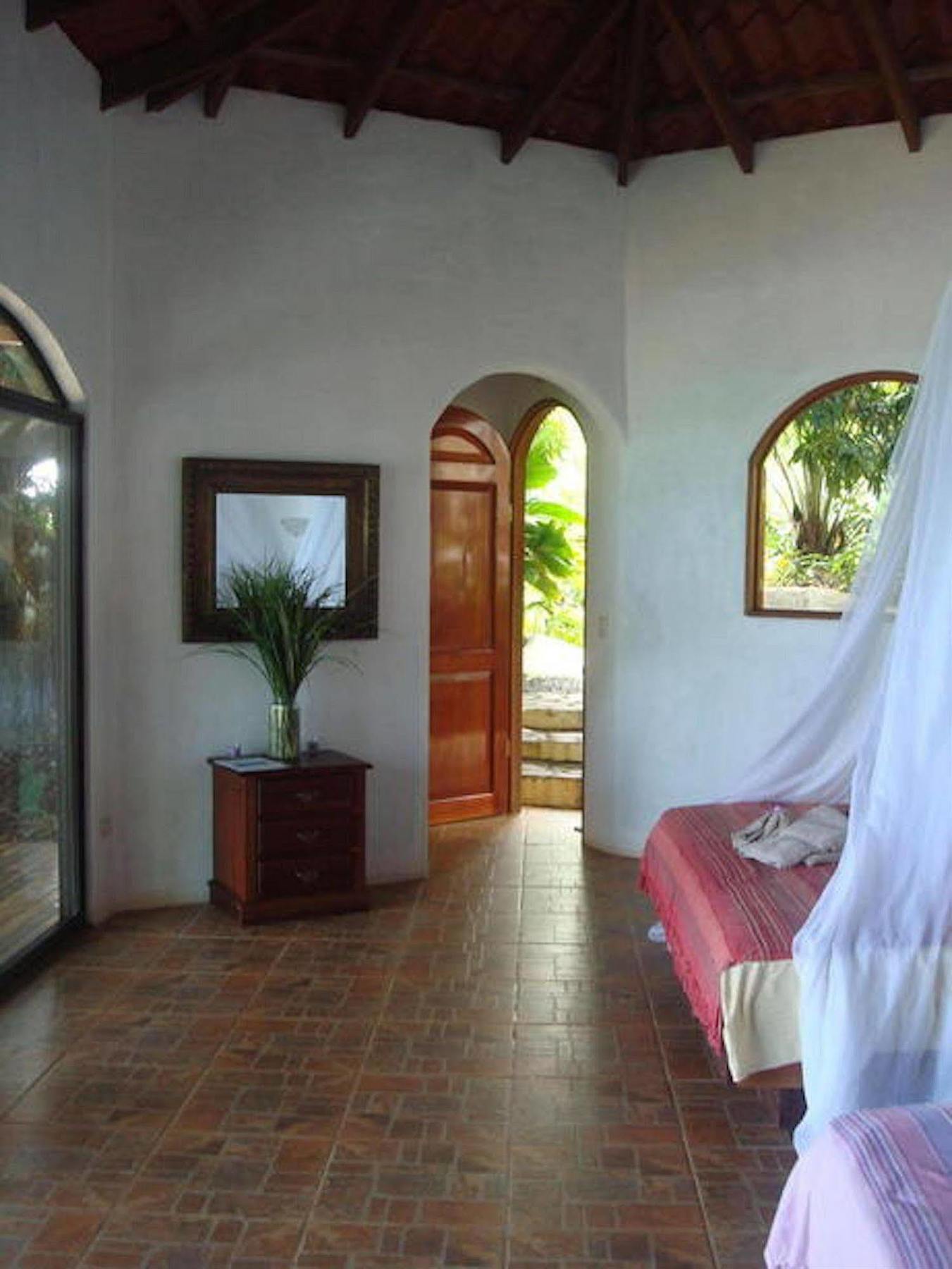 Lagunavista Villas Carate Exterior photo
