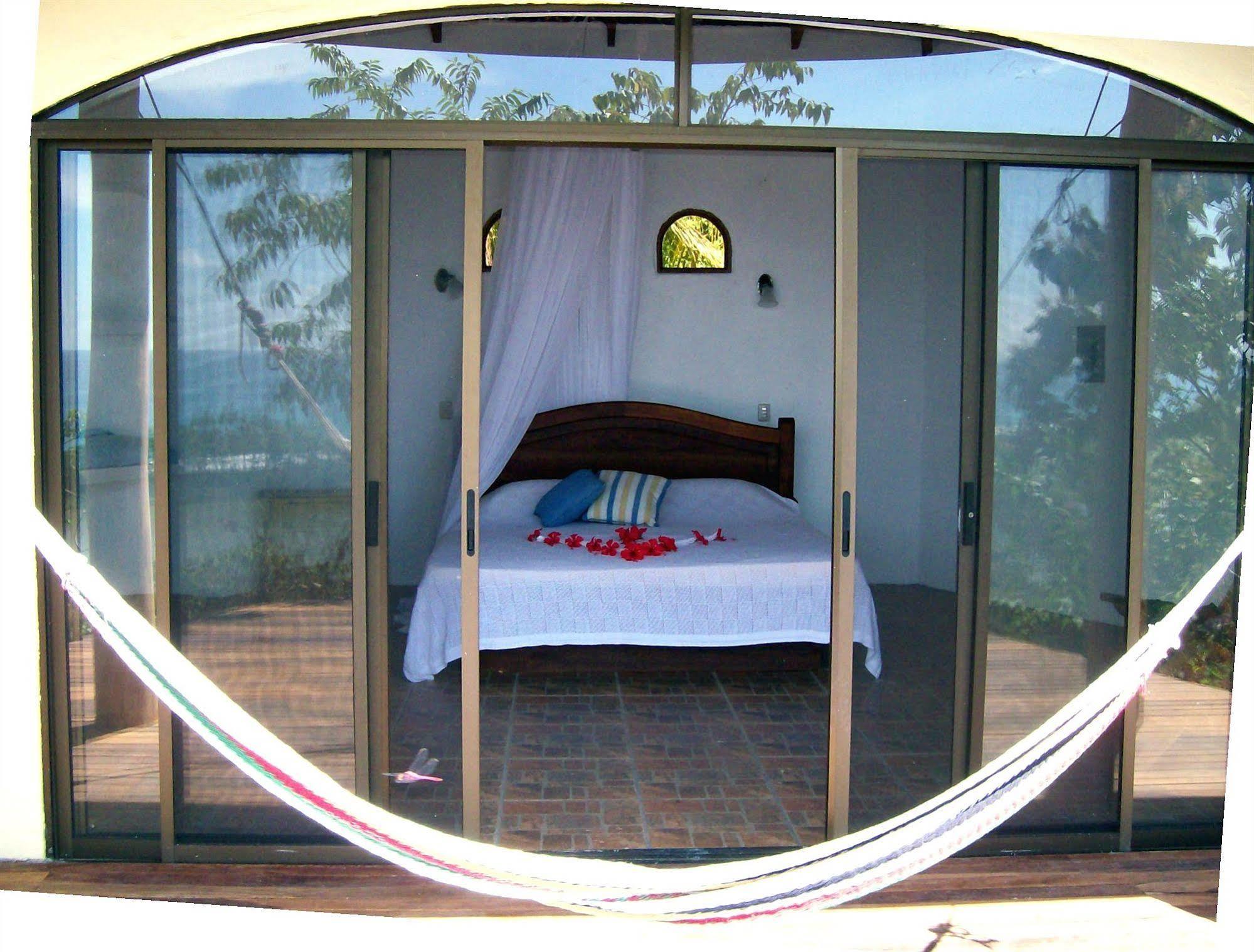 Lagunavista Villas Carate Exterior photo